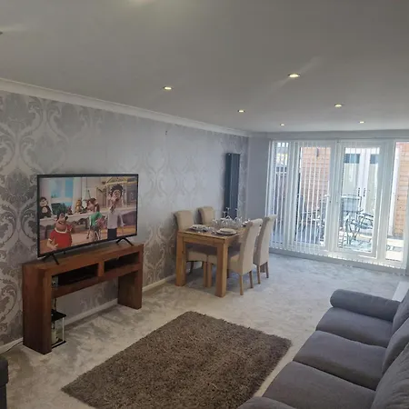 Stylish & Modern 2 Bed House With Free Parking ليدز