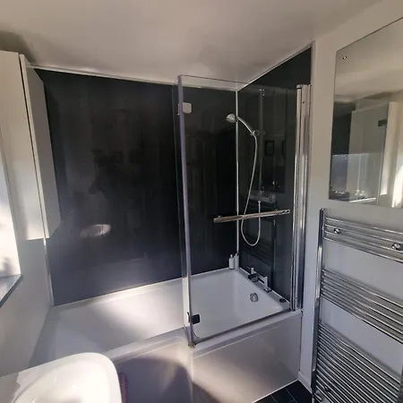 Stylish & Modern 2 Bed House With Free Parking * リーズ