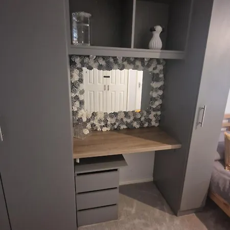 Stylish & Modern 2 Bed House With Free Parking شقة ليدز