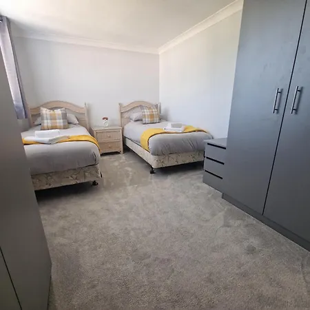 Stylish & Modern 2 Bed House With Free Parking アパート リーズ