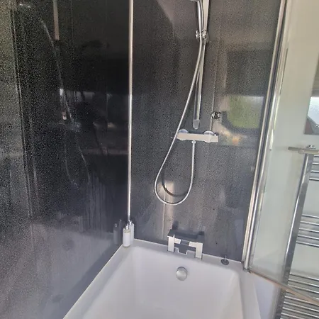 شقة Stylish & Modern 2 Bed House With Free Parking
