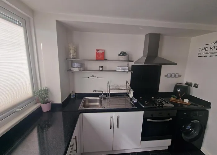 דירה Stylish & Modern 2 Bed House With Free Parking