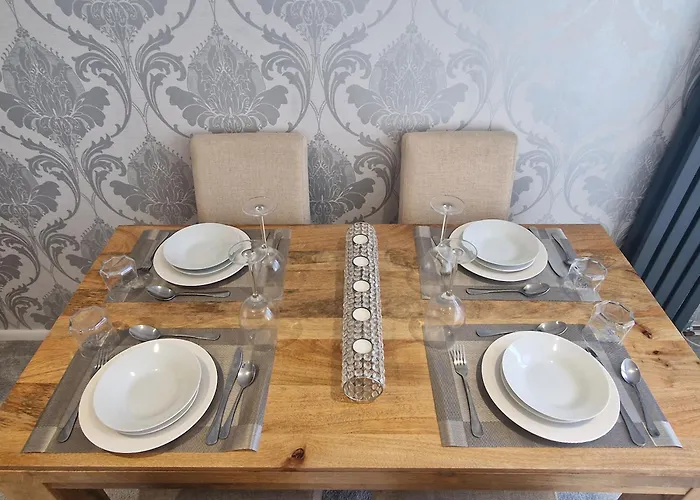 Stylish & Modern 2 Bed House With Free Parking * לידס