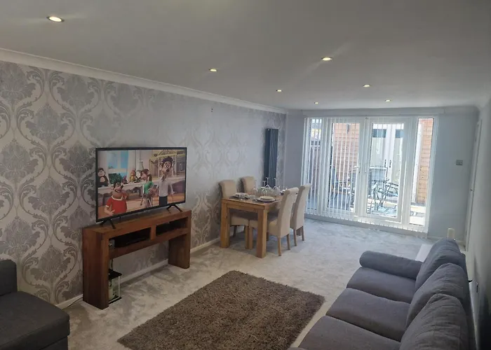 Stylish & Modern 2 Bed House With Free Parking לידס