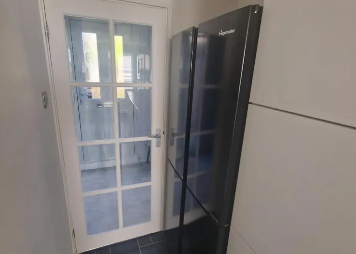 Stylish & Modern 2 Bed House With Free Parking דירה *