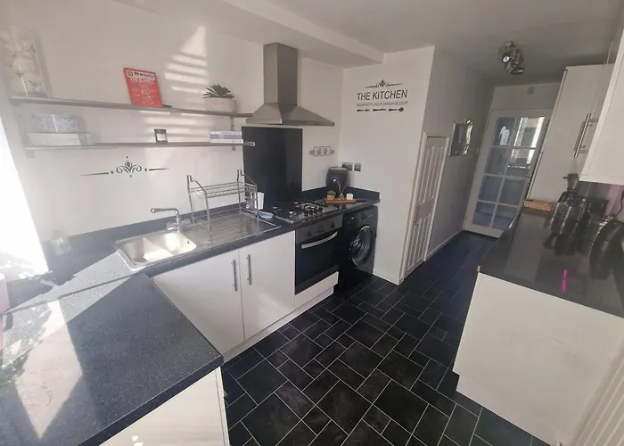 Stylish & Modern 2 Bed House With Free Parking