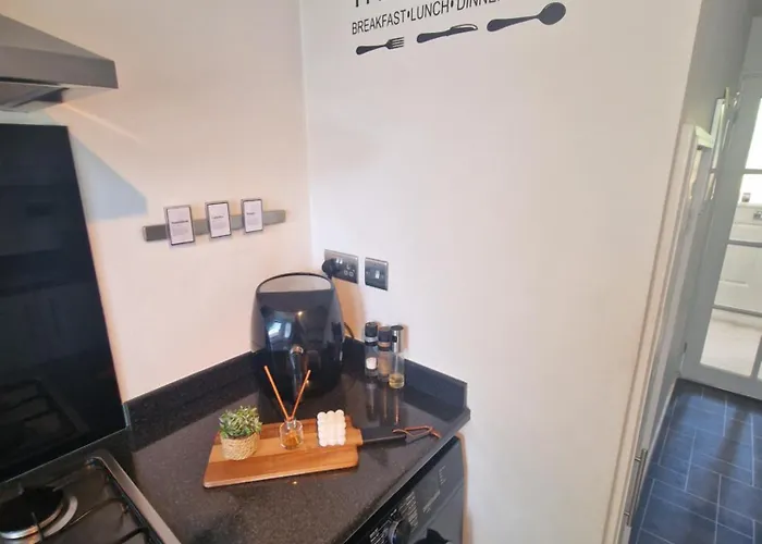 דירה Stylish & Modern 2 Bed House With Free Parking *