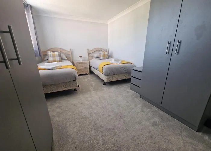 Stylish & Modern 2 Bed House With Free Parking דירה לידס