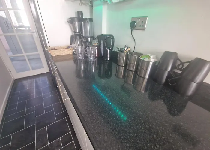 Stylish & Modern 2 Bed House With Free Parking Διαμέρισμα *