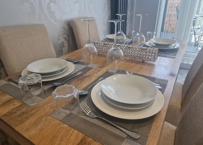 Stylish & Modern 2 Bed House With Free Parking Λιντς